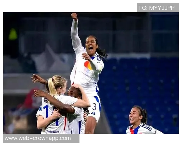 女足欧冠首轮精彩纷呈巴萨大胜拜仁皇马轻取罗马阿森纳遭里昂逆转 女足欧冠首轮精彩纷呈巴萨大胜拜仁皇马轻取罗马阿森纳遭里昂逆转